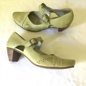 Fidji Leather Mint Green Mary Janes, Sz 39
